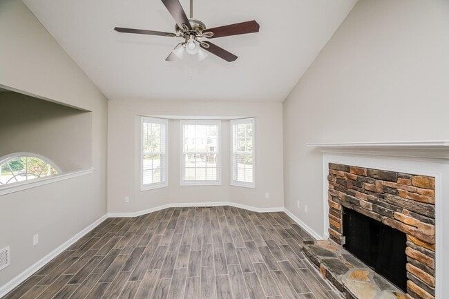 Building Photo - 14 Woodwind Dr
