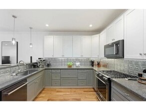 Building Photo - 1276 Windsor Way