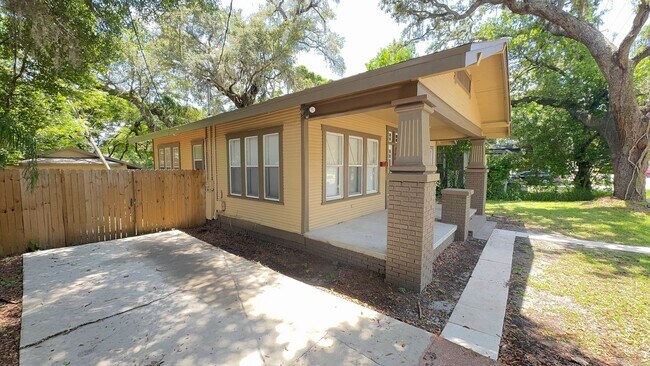 Building Photo - Bungalow Home in Tampa/Ybor Heights