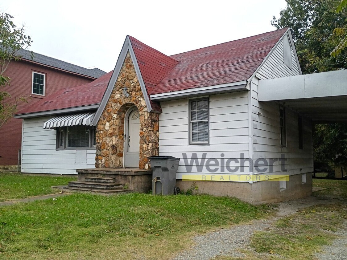 Primary Photo - Charming 2BR/1BA Home with Spacious Backyard