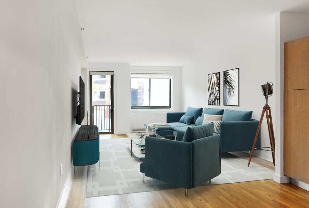 Primary Photo - 113 W 15th St