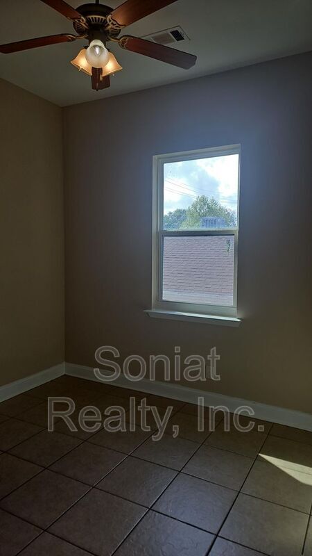 Foto del edificio - 5922 Marigny St