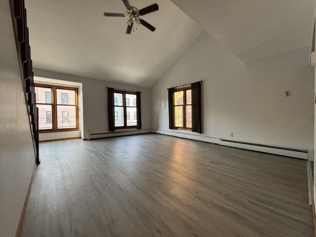 Foto del edificio - 19 Dana Ave