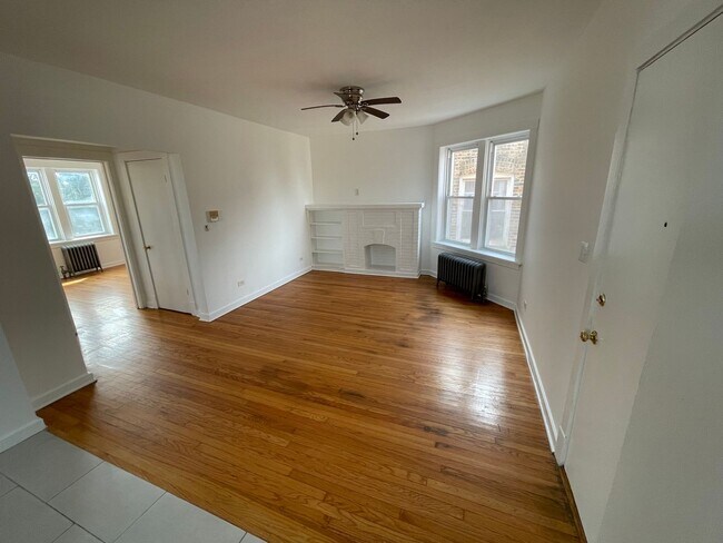 Foto del edificio - 6343 N Claremont Ave