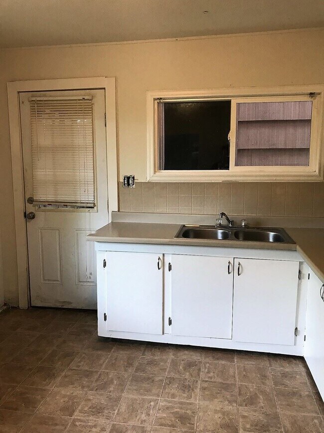 Building Photo - 1 br, 1 bath House - 1714 N Wycoff Ave Unit B