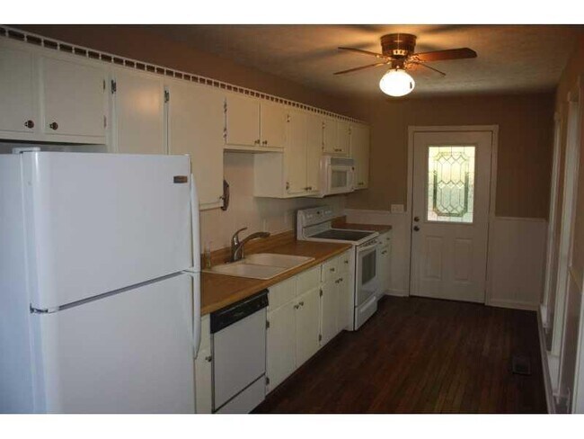Foto del edificio - 3836 Clubhouse Dr
