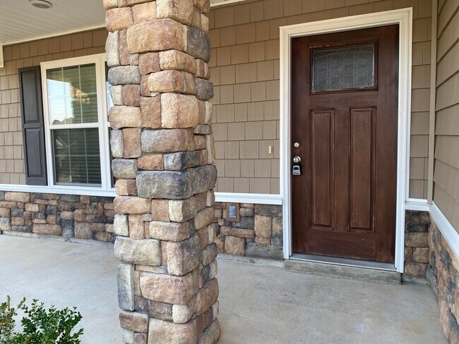 Building Photo - 501 Eisenhower Dr