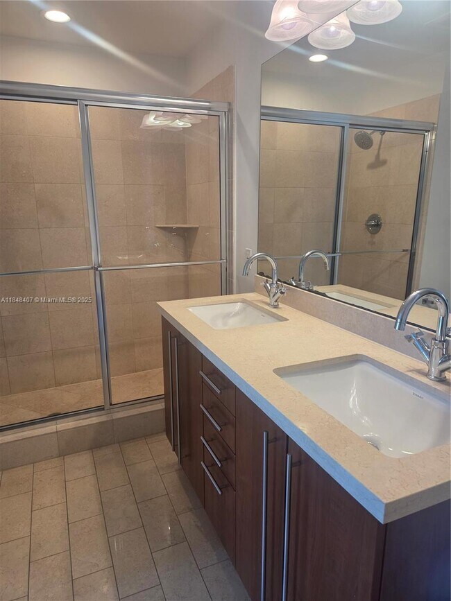 Foto del edificio - 79 SW 12th St