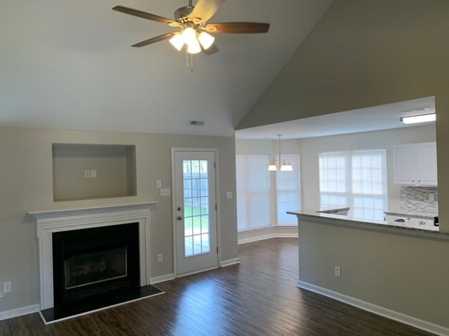Building Photo - Single story with two car garage