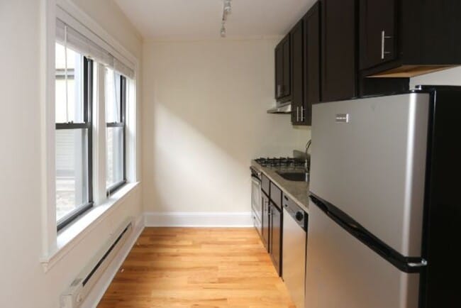 Building Photo - 4731 N Hermitage Ave