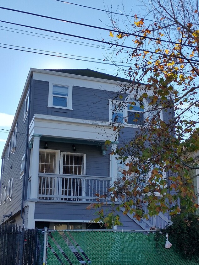 Primary Photo - 699 30th St
