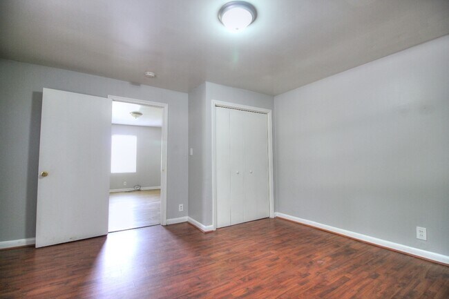 Foto del edificio - 4 bed/2 Bath w/Fenced Yard in Prime Durham...