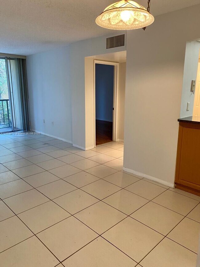 Foto del edificio - 8810 Fontainebleau Blvd