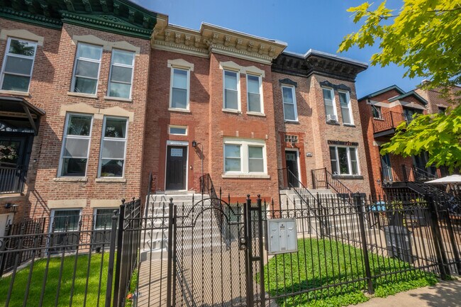 Building Photo - 2442 W Taylor St