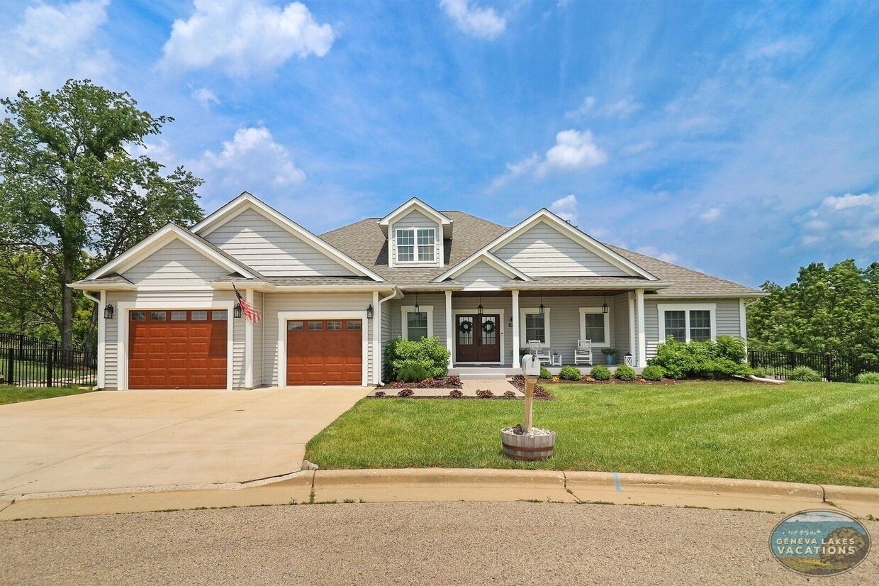 Primary Photo - Spacious Luxury Lodge with Lake Geneva Acc...