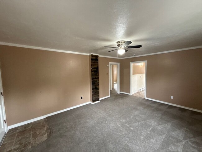 Foto del edificio - 465 Madrona Ave SE