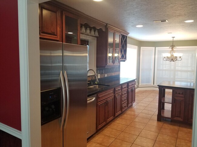 Foto del edificio - 521 Parish Blvd