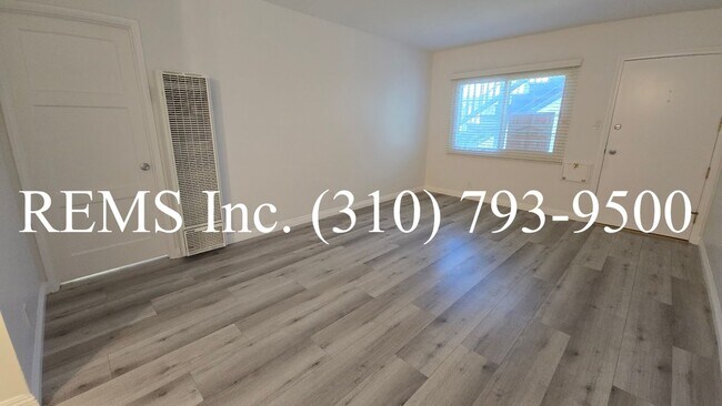 Foto del edificio - Remodeled 1 Bedroom Upstairs Apartment w/ ...