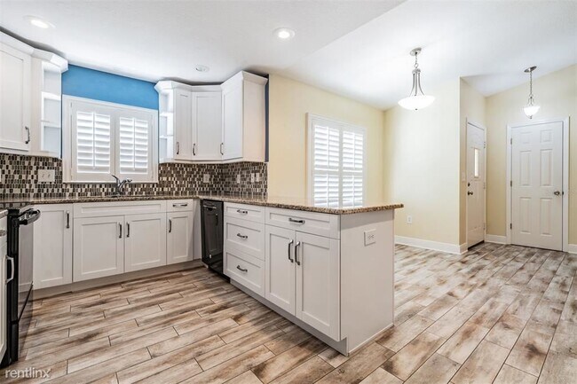 Building Photo - 2 br, 2 bath House - 29307 R Schinnecock H...