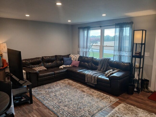 Foto del edificio - 2314 N Penryn Rd