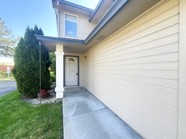 Building Photo - 5851 N Cobbler Ln