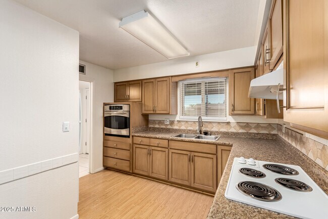 Foto del edificio - 6224 E Dallas St