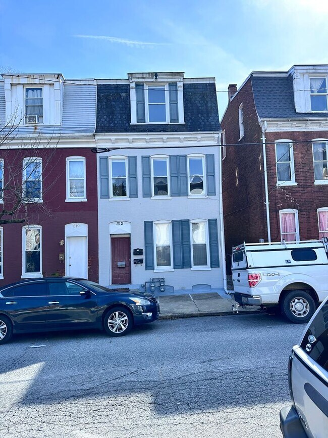 Building Photo - 312 W North St