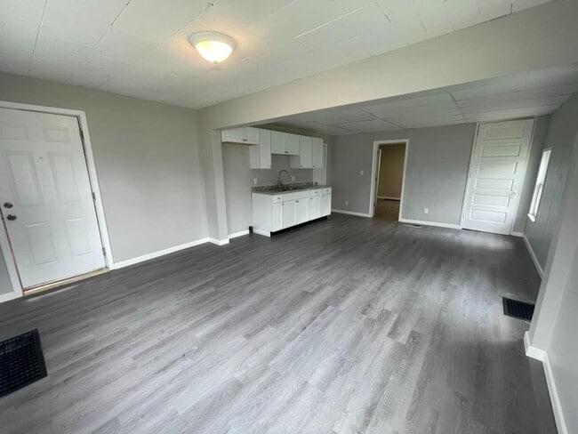 Building Photo - 821 N 13th St