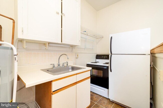 Foto del edificio - 302 W Main St