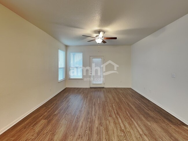 Building Photo - 457 Pebble Bend