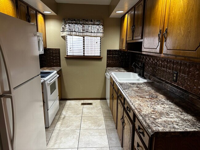 Foto del edificio - 412 N Oakwood Rd
