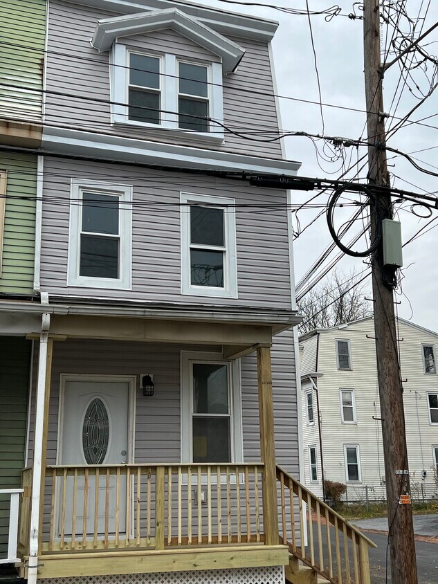 Building Photo - 235 Wilson St