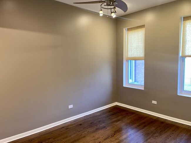 Building Photo - 2 bedroom in Chicago IL 60628