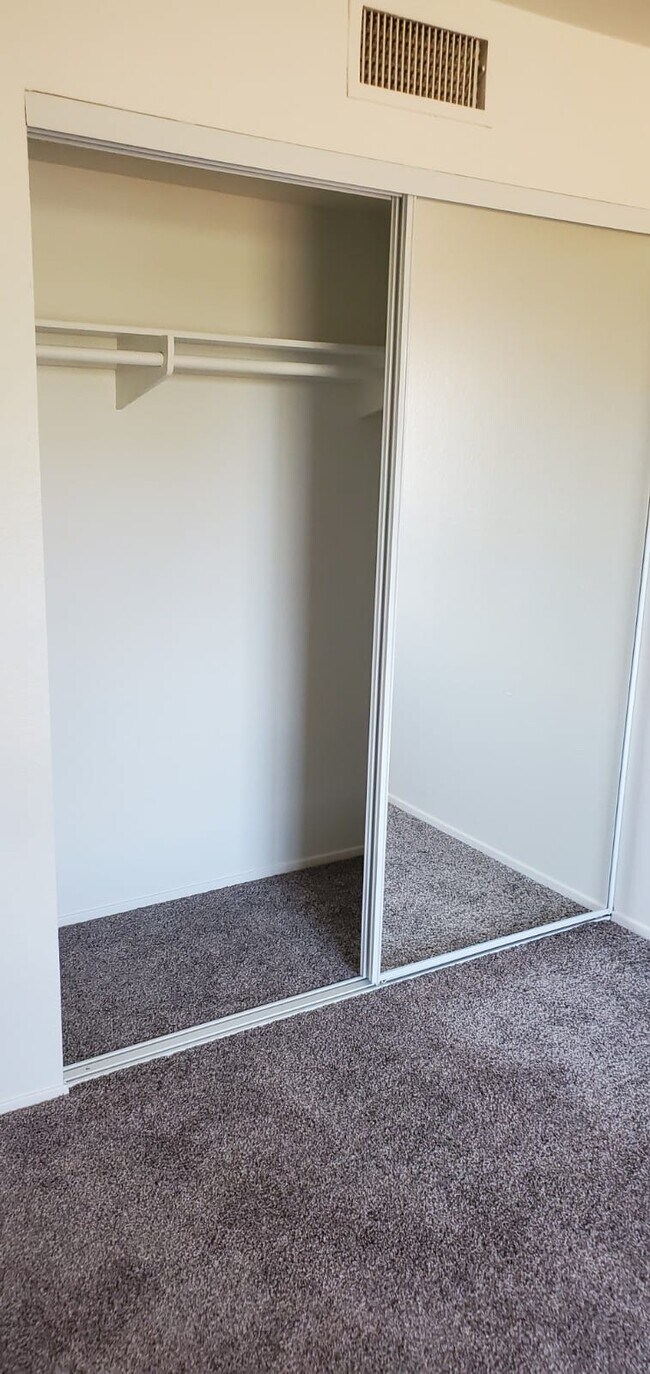 armario del dormitorio - 3955 Faircross Plz