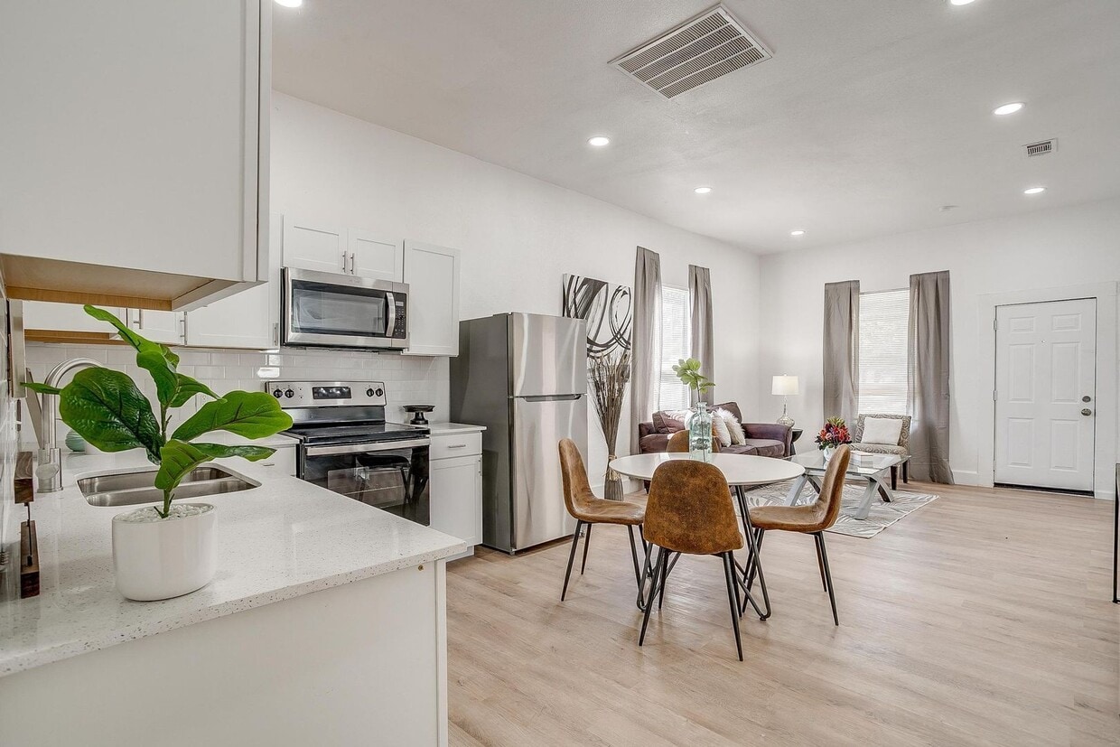 Primary Photo - Charming Renovated 3-bedroom, 2-bathroom h...