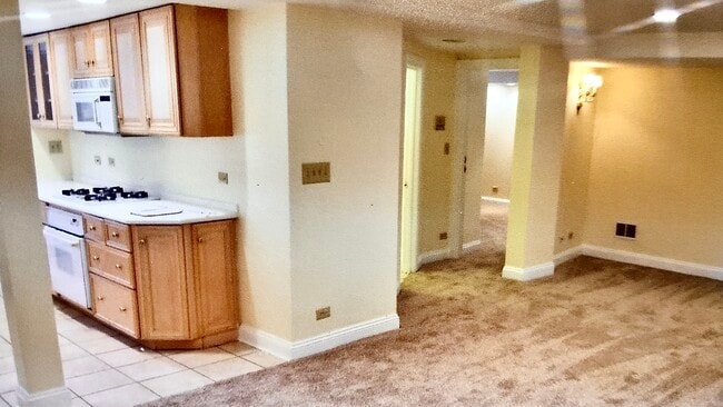 Building Photo - 2619 Prairie Ave