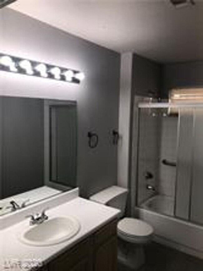 Foto del edificio - 2 Bed Condo!!!