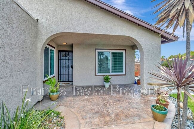 Foto del edificio - 568 Larchwood Dr