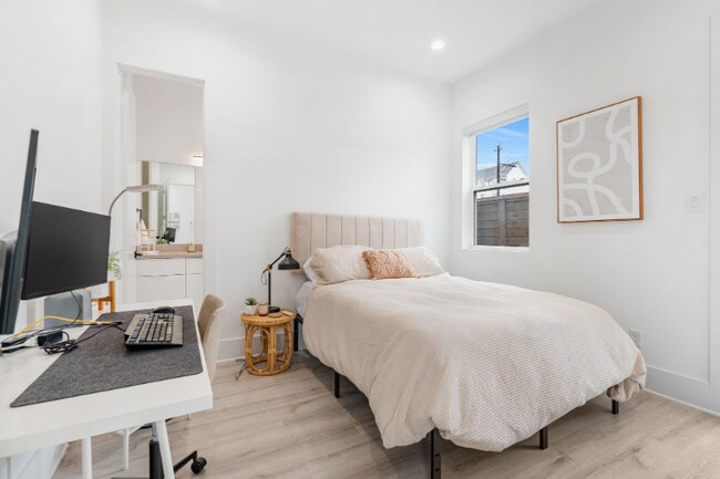 Foto del edificio - 3410 Baer St