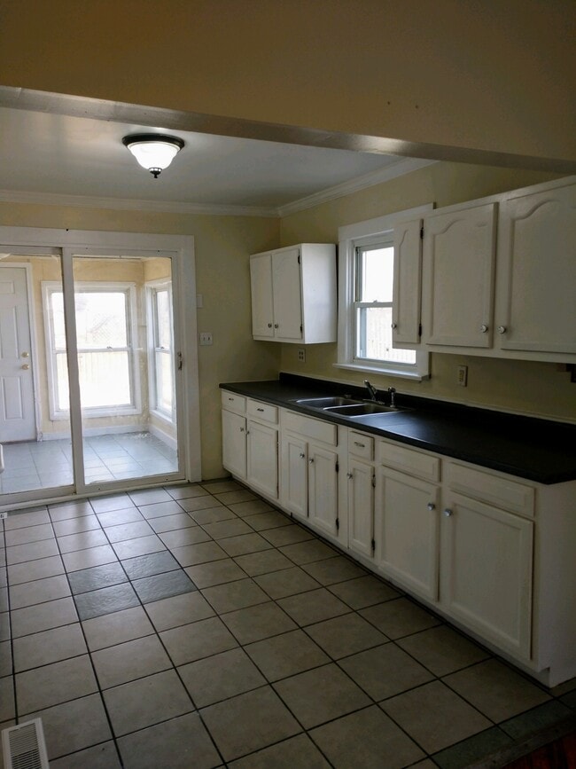 413 Girard Ave, Marion, OH 43302 House Rental in Marion, OH