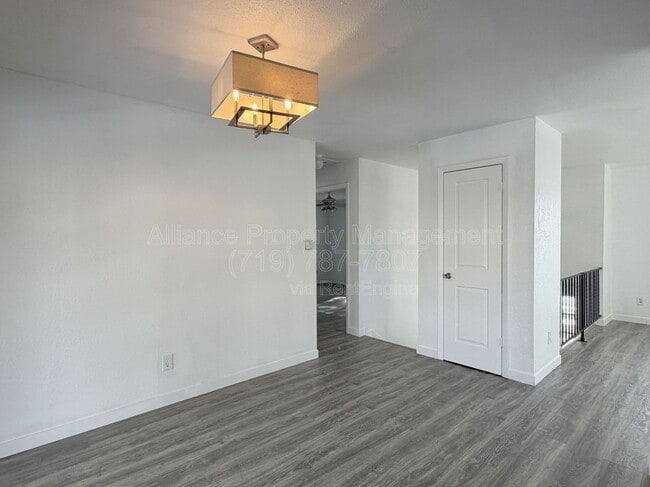 Building Photo - 3280 El Canto Dr