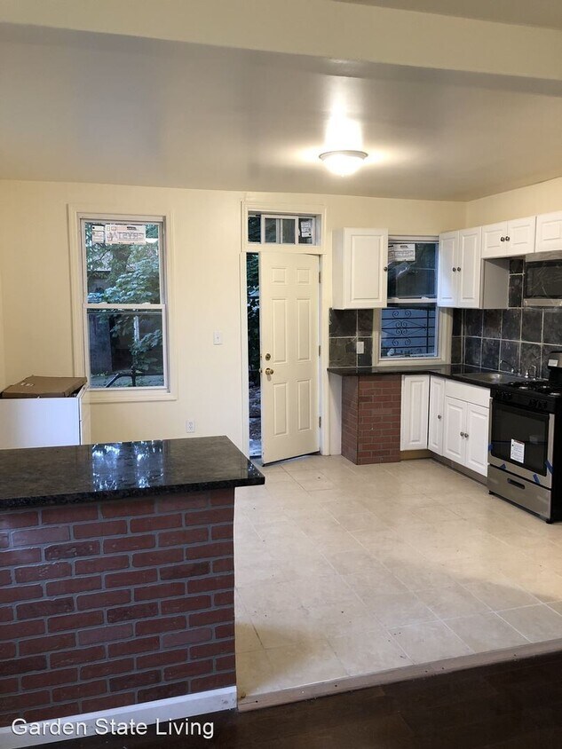 Primary Photo - 4 br, 1 bath House - 416 S 16th Street