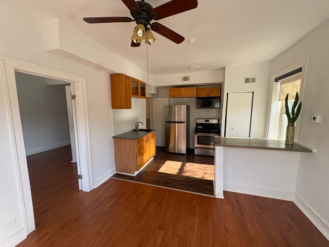 Building Photo - 5235 N Damen Ave