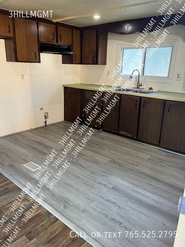 Building Photo - 109 Firefly Ln
