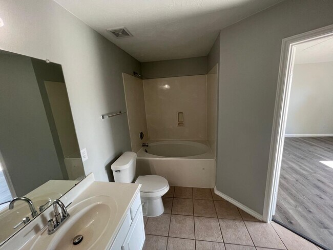 Foto del edificio - 19451 Nasworthy Dr