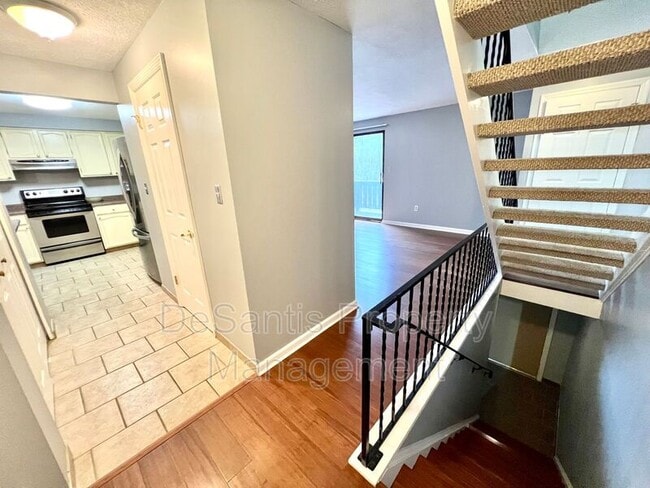 Building Photo - 103 Little Glen Dr