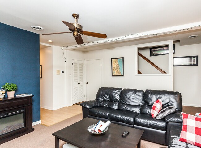 Unit 2 - 4bed/2bath - 2840 N Southport Ave