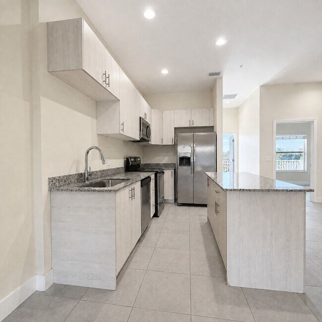 Foto del edificio - 3221-3409-3409 SW 8th Pl