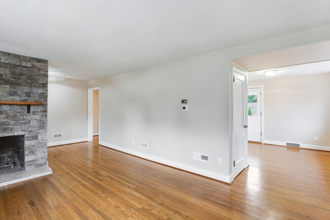 Foto del edificio - Two bedroom, one bathroom detached home
