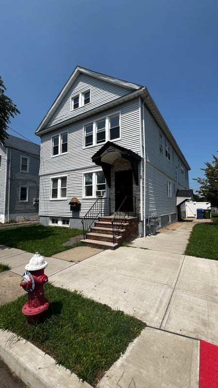 Building Photo - 1002 Chandler Ave